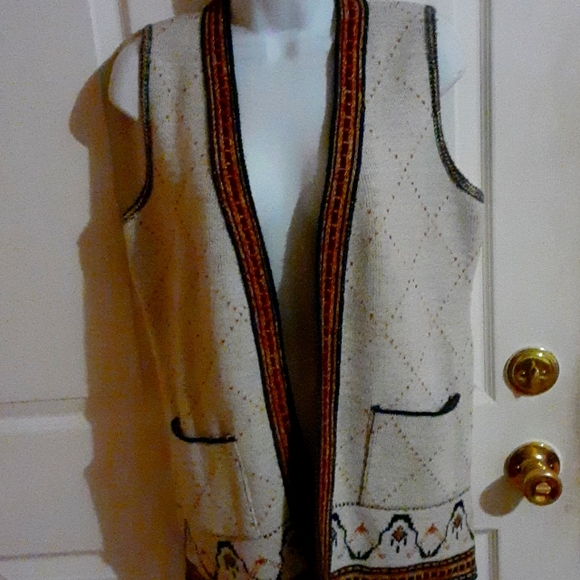 WINTUK VINTAGE KNITTED SWEATER VEST IN SIZE M - Picture 2 of 12